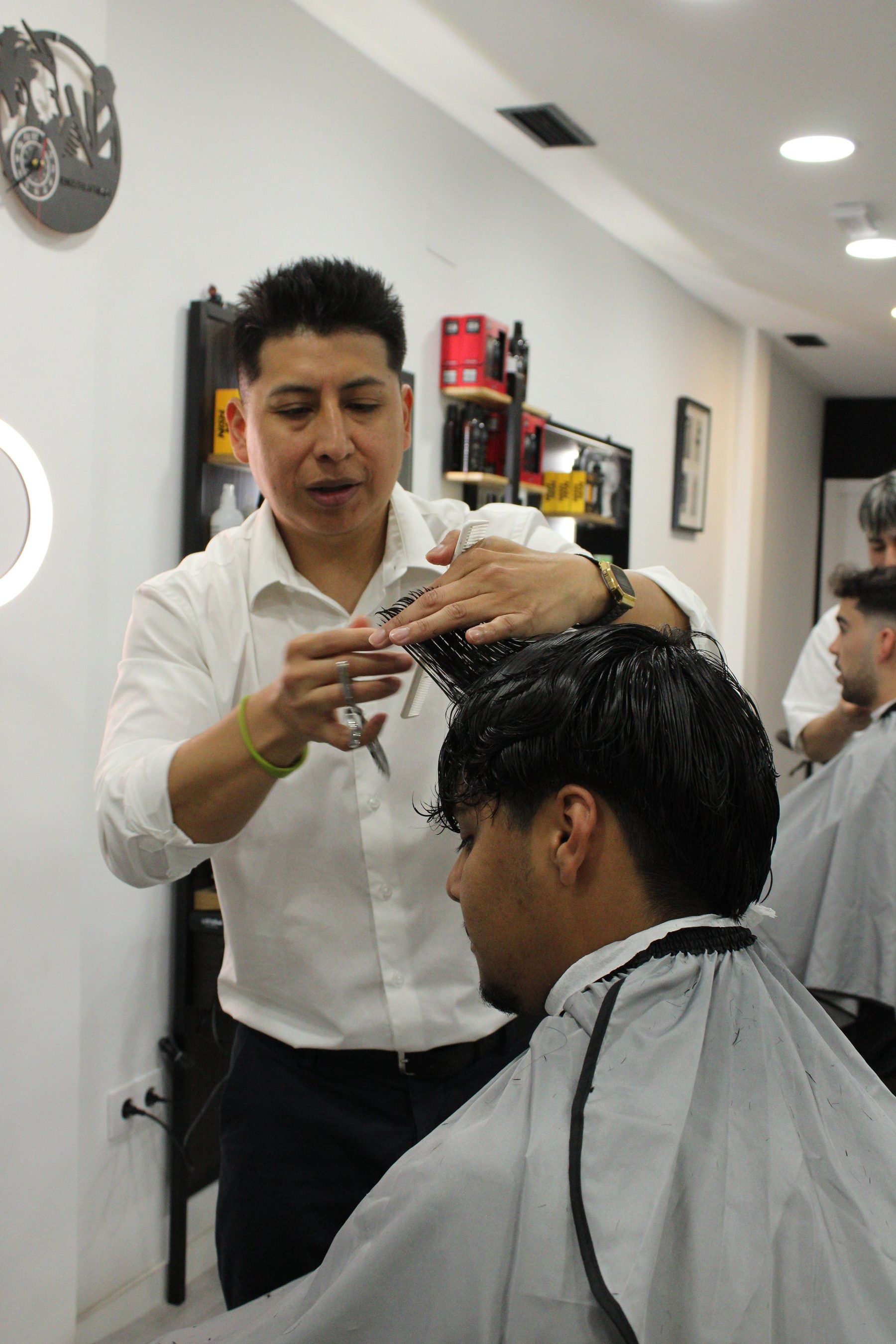 Acabado de corte de pelo hombre en Belmourde Barbería, Pozuelo